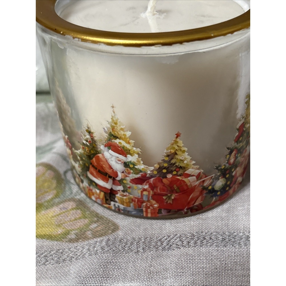 New World Market Christmas Eve Scented Candle‎ 7 Oz
